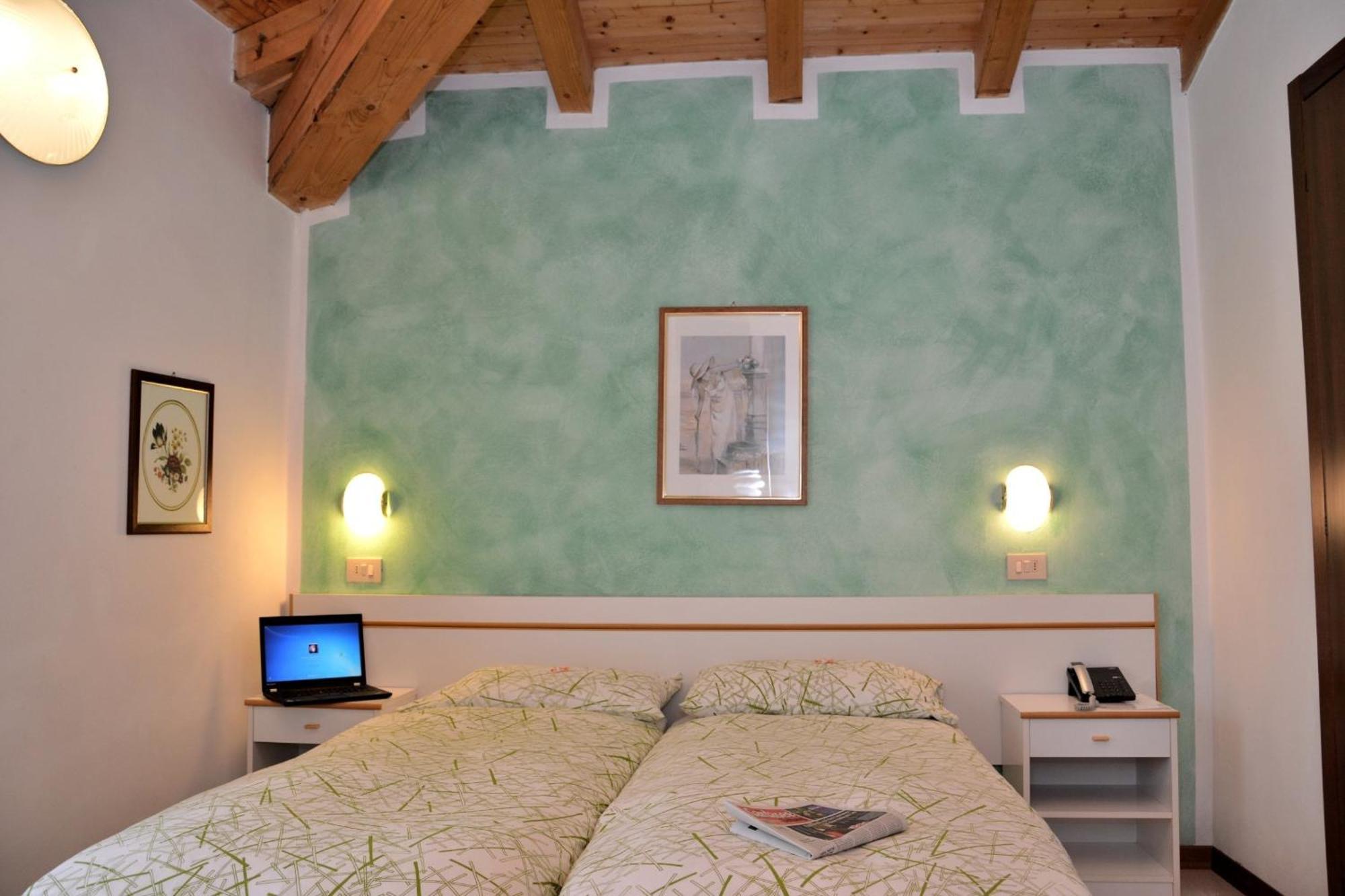 Stella D'Oro - Hotel & Apartments Tremosine Buitenkant foto